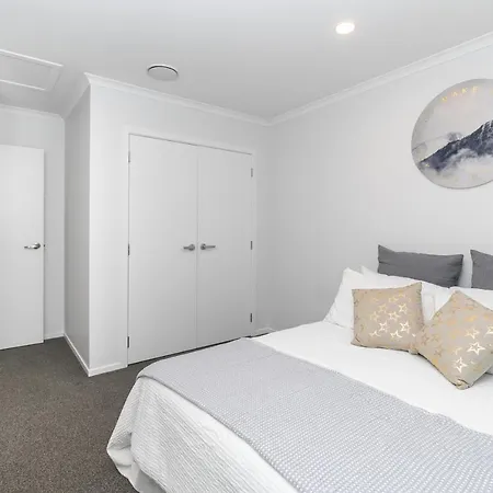 Comfy Stay Close To City Center Hamilton Exterior photo